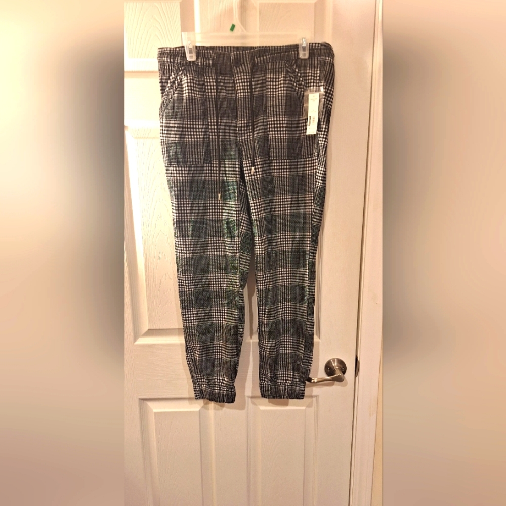 Womans elastic/zipper button waiste pants